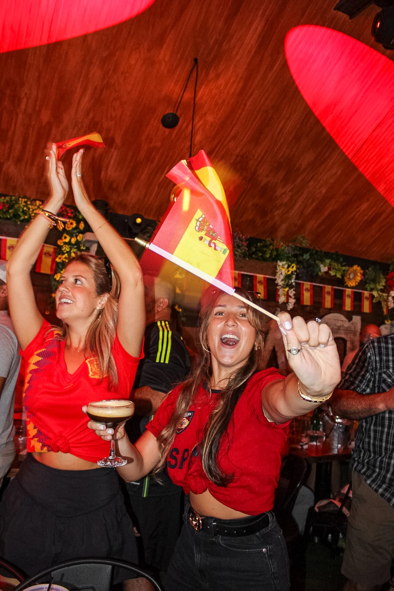 LIVE <span>DJS</span> & POST-MATCH <span>PARTIES</span>